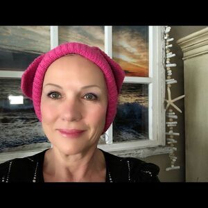 Nice knitted pink hat by POP headwear